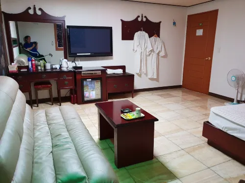 พลัส โมเทล - วิวภูเขา