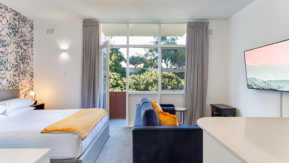 Comfy Balcony Studio near Parks,