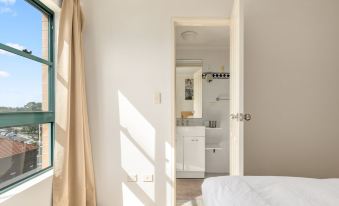 Spacious 3-Bed with Alfresco Dining by Amenities
