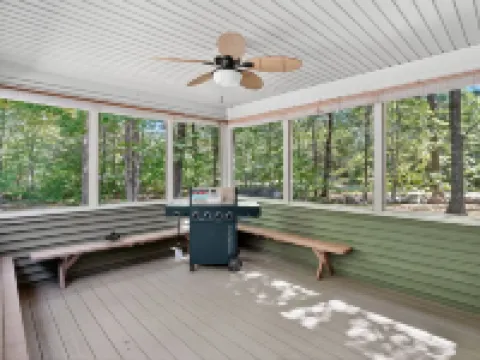 Gray Woodland Escape Golf, Pool & Cinema 5 Bedroom Home Hotels in Gray