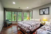 Lake Harmony Chalet w/ Hot Tub & Arcades Near Beaches, Ski & Trails Everpine Lodge by Avantstay