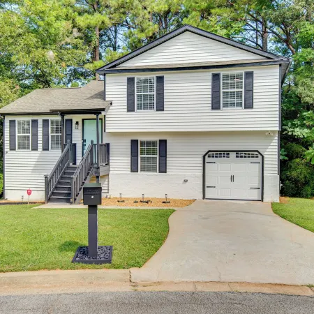 7 Mi to Dtwn ATL: Upscale Family Home w/ Balcony