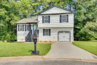 7 Mi to Dtwn ATL: Upscale Family Home w/ Balcony - balcony