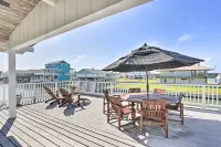 Waterfront Deck and Bay Access Galveston Getaway! - Jacuzzi