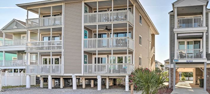 Eclectic Condo w/ Balcony: 1 Block to Beach! Hotele w: Surfside Beach