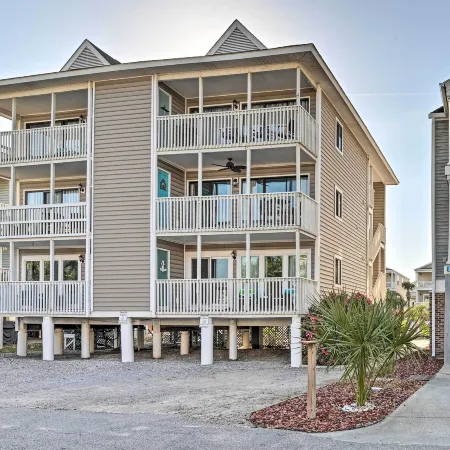 Eclectic Condo w/ Balcony: 1 Block to Beach!