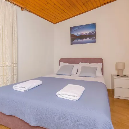 Apartment Mira