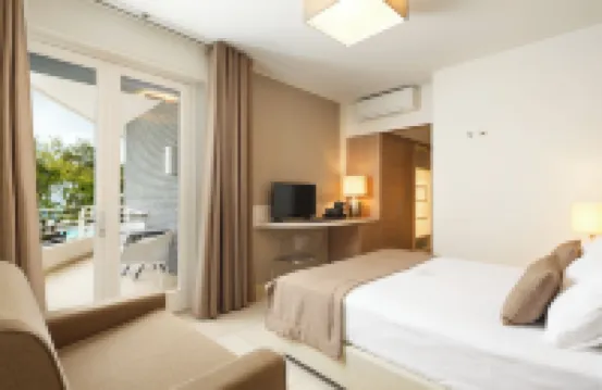 โรงแรมมาริเวอร์