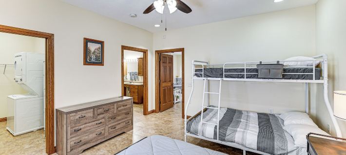Amish Country Near Shipshewana: Patio & Grill! Hotels in LaGrange County