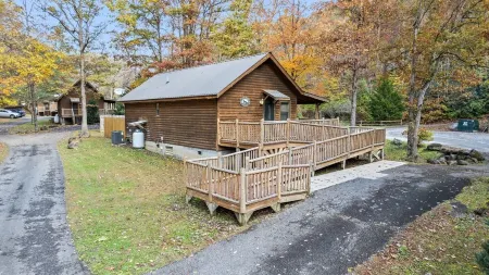 Creekside Cabin with covered porch  only 3 miles from downtown Bryson City!
