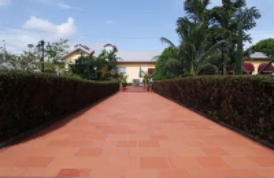 基思卡迪科爾涅酒店