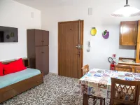 Downtown flat 250mt from the beach Hotels in Eraclea