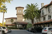 DoubleTree by Hilton Campbell - Pruneyard Plaza - parking