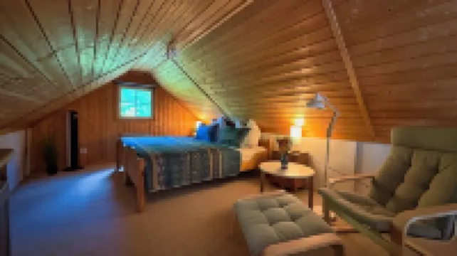 Holiday house with 3 bedrooms directly on the Useriner See with bathing beach, fireplace