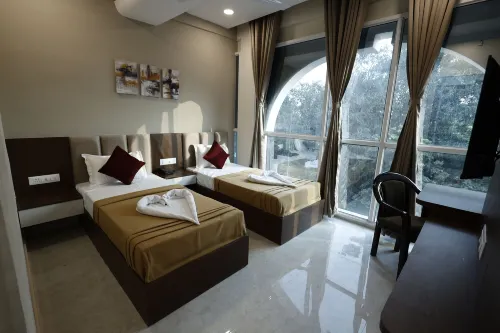 Hotel Raj Residency - 2 stelle