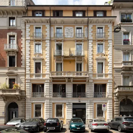 Italianway - the B Village Business Отели рядом с достопримечательностью «Улица Виа-Савона»