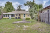 Little Cove Cottage! Walk to Dtwn Panama City - 2-Star