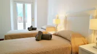 Central Family Apartment With Terrace - Homestays
