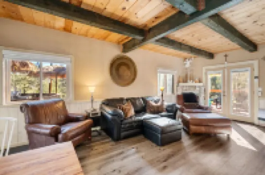 A Luxurious Prescott Log Cabin, 1 Mile to Downtown.