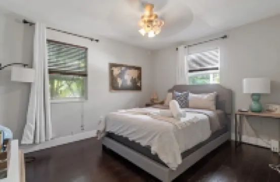 Lush Tropical Oasis! Heated Pool, 1 Mile to Downtown, 2 Miles to Public Beach