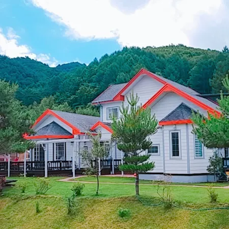 Pyeongchang Neunkotsae Pension Отели рядом с достопримечательностью «Ферма Herbnara»