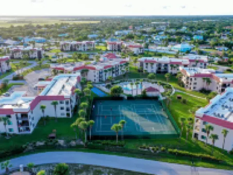 Dreamy Oasis on the Beach With Balcony, Pools, gym & Ocean View - Dog-friendly Hotels in Butler Beach