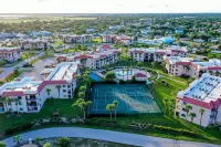 Dreamy Oasis on the Beach With Balcony, Pools, gym & Ocean View - Dog-friendly