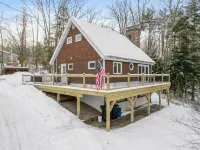 White Cap Cabin, Dog Friendly Chalet Including a Game Room, Hot Tub, Fireplace
