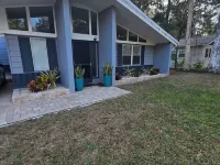 Yankeetown, Waterfront, Pet Friendly, 6 People, Floating Dock, Pool Table. Hotels in Inglis