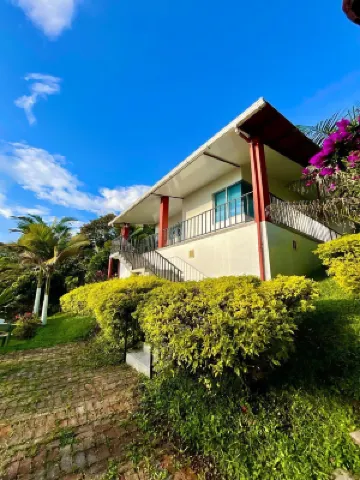 เดสคูเบร ตู เรกาโล โรงแรมใน