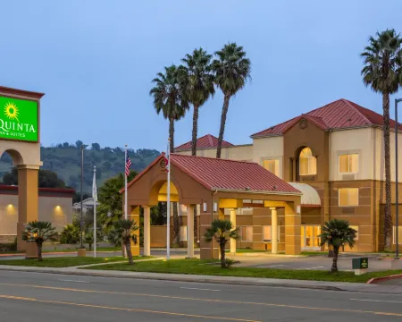 La Quinta Inn & Suites by Wyndham Fairfield - Napa Valley フェアフィールドのホテル