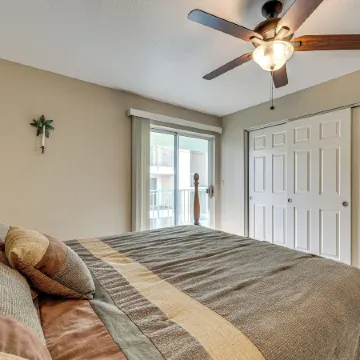 Community Pool and Gym Apt 5 Mi to Laughlin Casinos