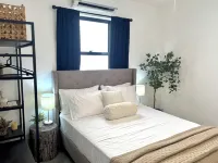 Downtown 1 or 2 Bedroom Stay - Walk to Ferry - balcony