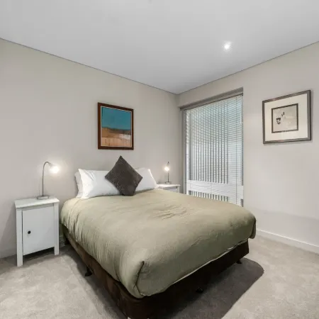 2-Bed City Retreat with Gym and Pool Access