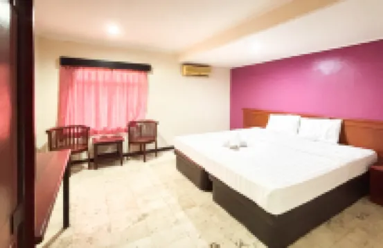 Hotel Pasar Besar RedPartner near Tugu Pahlawan