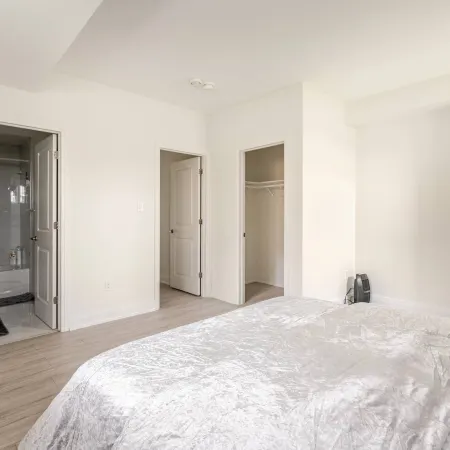 Serene Oakville Retreat - Modern 2-Bedroom Apartment