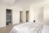 Serene Oakville Retreat - Modern 2-Bedroom Apartment - 3-stjärniga