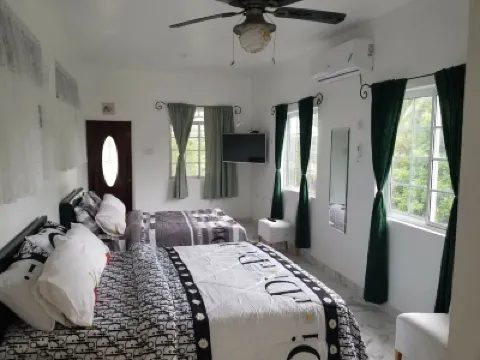 Thebreeze22 Hotels in 