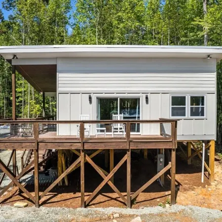 Two Tree Houses - Beehive & H20