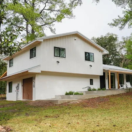 Sleeps 10•Modern Ocala Retreat•Near Springs•Family Friendly•Downtown•The Getaway