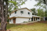 Sleeps 10•Modern Ocala Retreat•Near Springs•Family Friendly•Downtown•The Getaway - ブティック