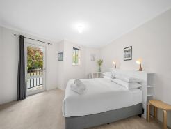 Stylish 1-Bed Stay with Balcony & Study