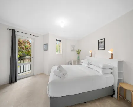 Stylish 1-Bed Stay with Balcony & Study Hotels in Phillip
