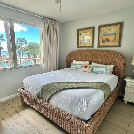 Gulf Front Condo---2nd FL --Reserved Parking