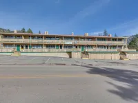 Walkable Location! Mtn-View Condo in Red River Hotels in Red River