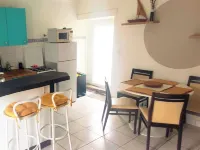 Single-storey house, typical of Brittany,. animals accepted. Hotels in Paimpol