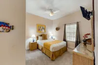 Spacious Resort Condo on Lake 10 Min from Disney-Fab Amenities 120+ 5 Stars - Spa