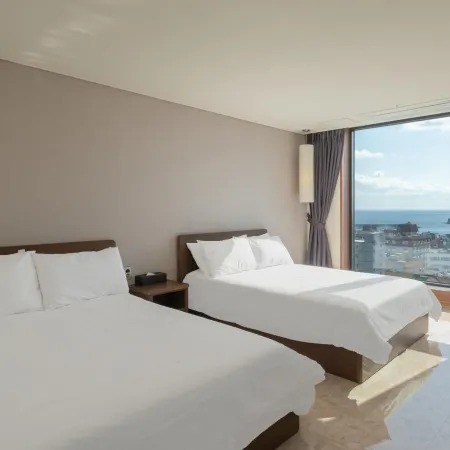 Temata Hotel Segwipo Jeju Отели рядом с достопримечательностью «Храм Ёнхваса»
