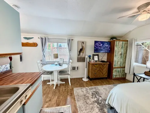 Oceanfront Studio Suite:Ocean Access, Boardwalk, Dock, BBQ, Kayaks & Crab Traps!
