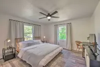Lakefront Townville Gem w/ Boat Dock & Kayaks - balcony